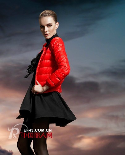 爱茉莉品牌女装  将时尚潮流融入细节变化中