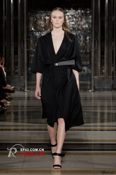 厦门女孩万一方过关斩将  闯入伦敦时装周