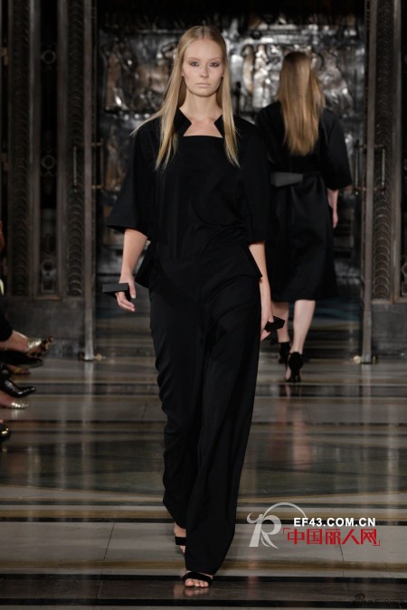 厦门女孩万一方过关斩将  闯入伦敦时装周