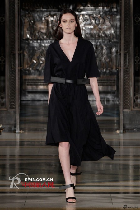 厦门女孩万一方过关斩将  闯入伦敦时装周