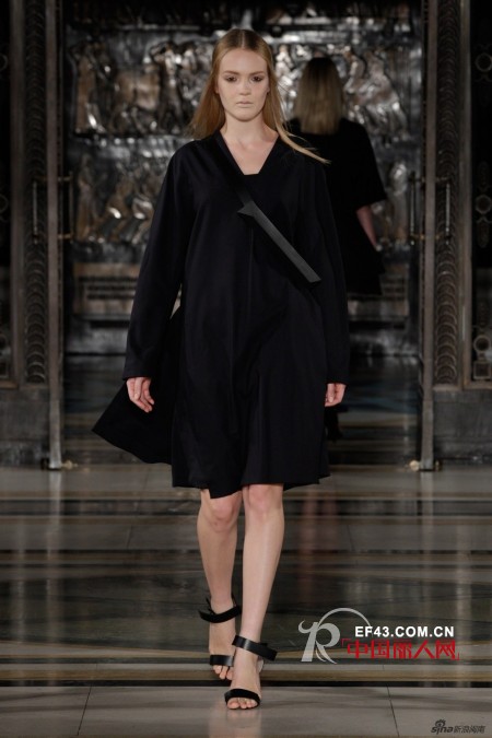 厦门女孩万一方过关斩将  闯入伦敦时装周