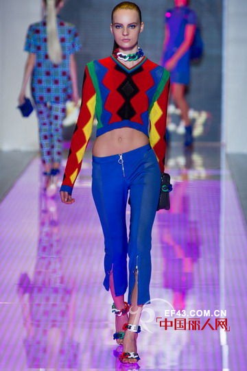 格纹的神奇魔力 让简单的款型变得诱人讨喜