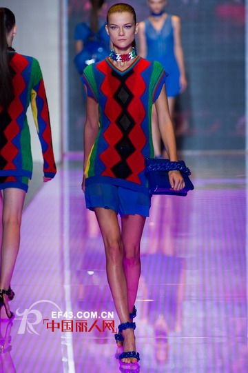 格纹的神奇魔力 让简单的款型变得诱人讨喜