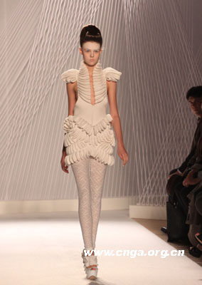 “中国创意在巴黎”刘芳携新一季女装亮相时装周