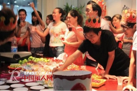 康璐妮内衣品牌心系员工 举办员工生日会