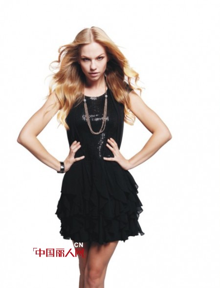 欧力丝时装女装  精致多元的细节打造优雅知性风范