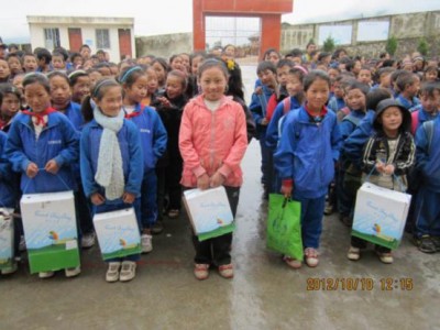 达芙妮旗下品牌鞋柜共同见证“天使的足迹”