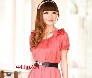 腰间风情一根腰带让连衣裙更优雅!