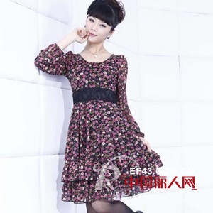 一条腰带妙搭 打造早秋OL通勤服完美比例