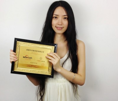 央视网推荐:漫画中诞生的原创女装----月芝猫