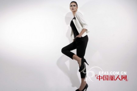 深圳彩韵睐女装助职场OL轻松过秋冬