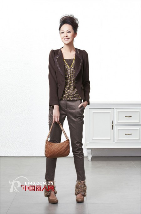 慕托丽2012秋冬新款发布 重置职场女性私人衣橱