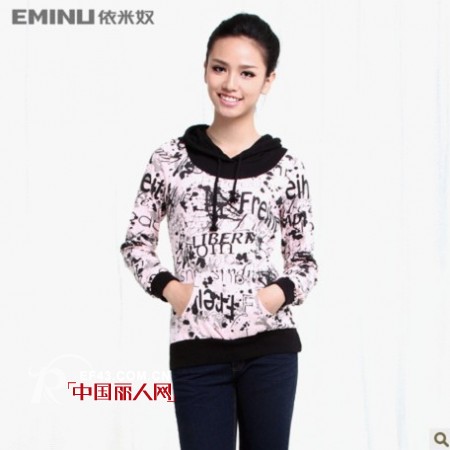 秋冬外套温暖之余展现迷人本色  动人不止一点点