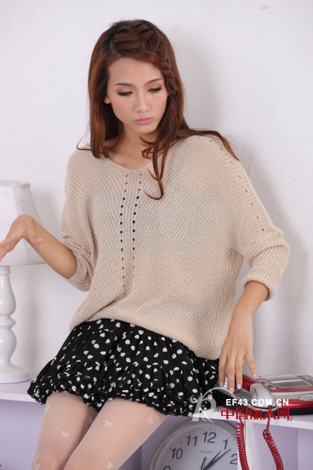 容悦品牌女装 展现你的笑“容” 分享你的喜“悦”