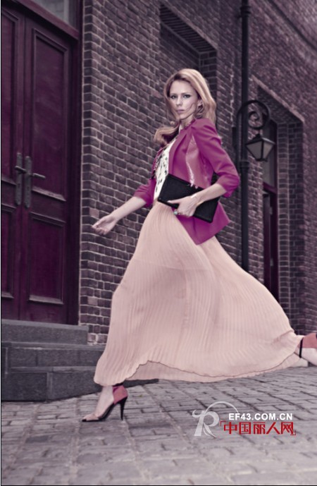 纳纹女装秋冬新款霸气上演 做个夺人眼球的街拍达人