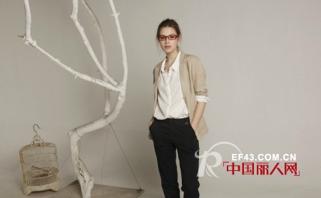 MOING时尚品牌女装 散发简约唯美的艺术气息