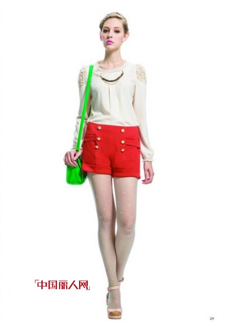 伟伦女装来撑场 职场新人王搭出OL穿衣榜样