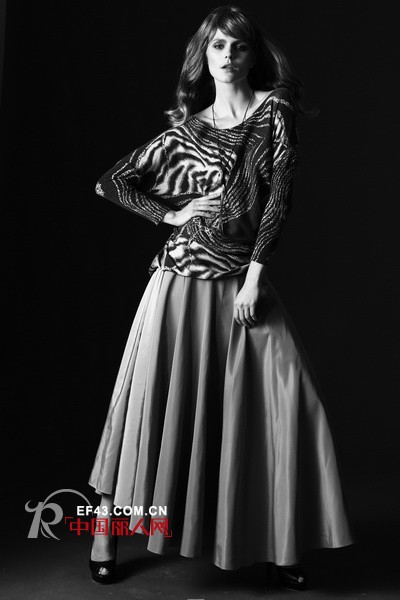 SAKINA M’SA帅气风格随心搭 简约时尚晒身材