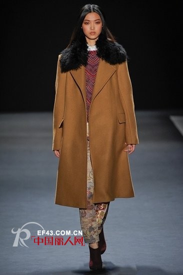 皮毛衣领打造秋冬穿衣复古风潮