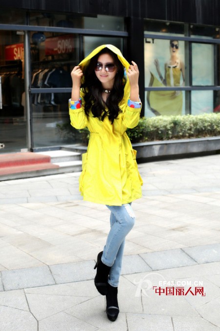 兰萱秀阁品牌女装玩转四大色系 教你做街头靓丽新人王