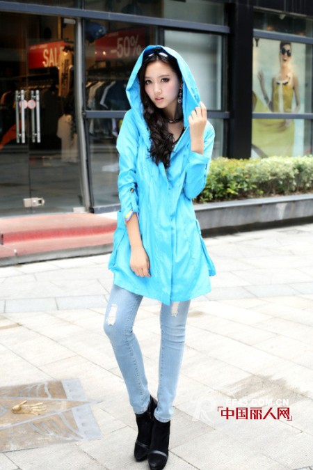 兰萱秀阁品牌女装玩转四大色系 教你做街头靓丽新人王