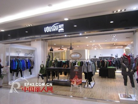 “研色”引爆复古风 秋日混搭不撞衫