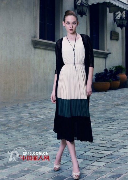 QUEENSTORY女装成熟气质穿出来职场OL美翻秋日