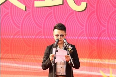 “成都纺专·雷迪波尔服装学院”举行正式揭牌仪式