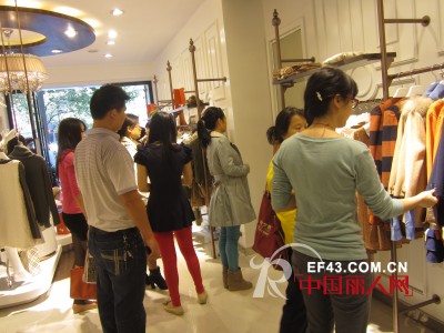 恭喜紫淑女装湖南冷水江店铺店铺隆重开业