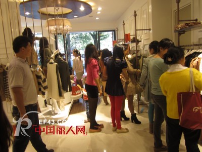 恭喜紫淑女装湖南冷水江店铺店铺隆重开业