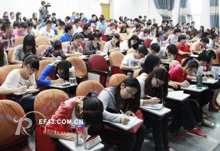 邻家女孩时尚服饰联合泉州师范学院启动就业创业训练营