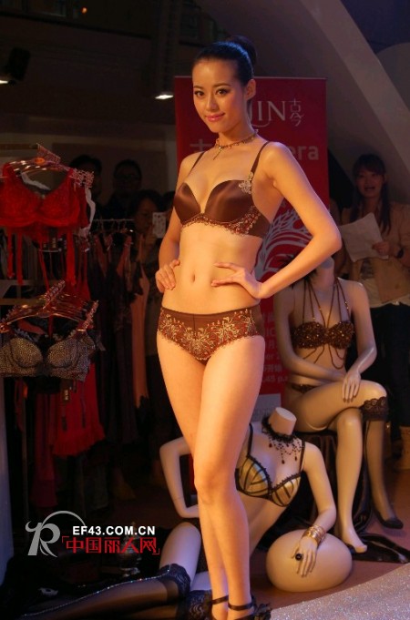 上海国际时尚内衣展  古今内衣上演魔幻与光影