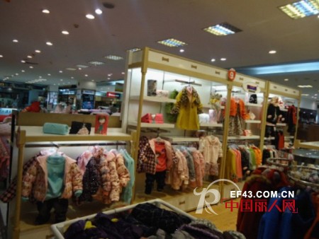 热烈祝贺迷你铅笔童装长春新天地商场专柜隆重开业