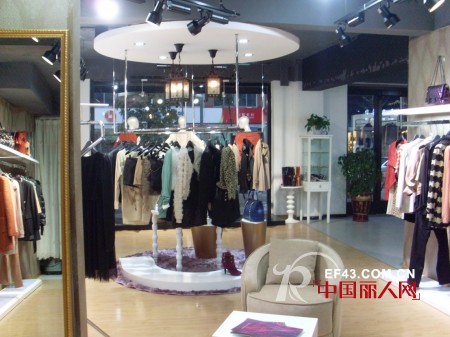 迪斯廷·凯品牌女装走进辽宁岫岩满族自治县