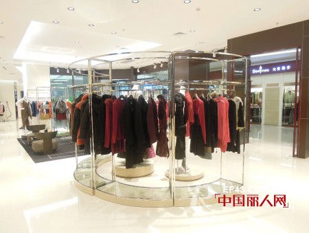 热烈庆祝经典故事女装广东省最大旗舰店——东莞汇一城店盛大开业