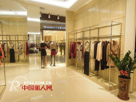 热烈庆祝经典故事女装广东省最大旗舰店——东莞汇一城店盛大开业