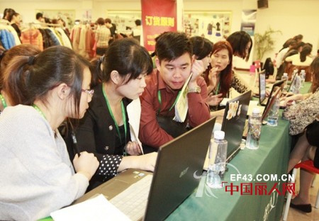 邻家女孩2012深冬产品推介会获得圆满成功