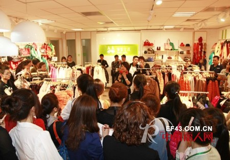 邻家女孩2012深冬产品推介会获得圆满成功