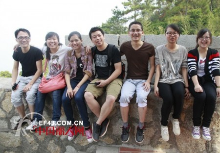 “活力青春•勇攀高峰”——邻家女孩2012重阳登山活动欢快落幕