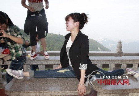 “活力青春•勇攀高峰”——邻家女孩2012重阳登山活动欢快落幕