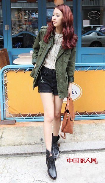 看街拍达人如何玩转至帅军装风