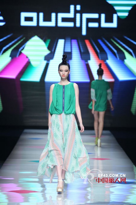 中国国际时装周:OUDIFU•李祖亮2013春夏时装发布会