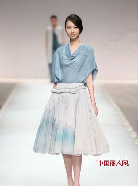 中国国际时装周:“天物”楚和听香•楚艳时装发布会 中国国际时装周:“天物”楚和听香•楚艳时装发布会