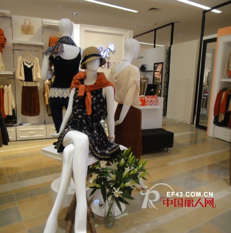 CLORIS歌迪丝女装成功进驻广西南宁百盛店