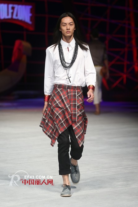 中国国际时装周:狼道•刘奕群牛仔装发布会“回归本土”