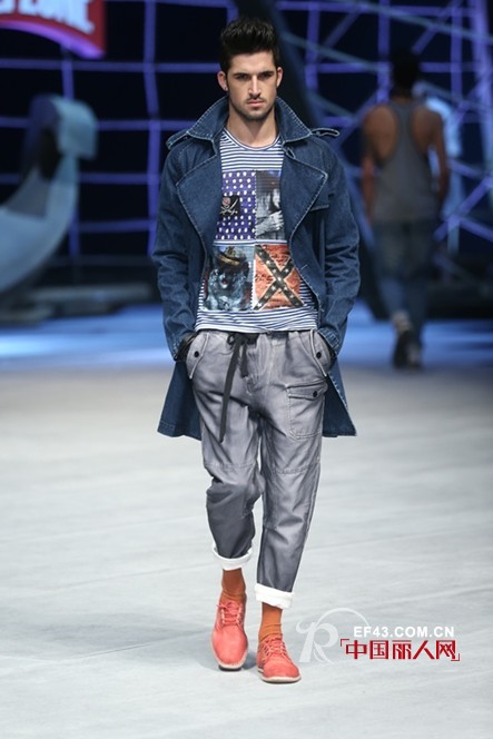 中国国际时装周:狼道•刘奕群牛仔装发布会“回归本土”