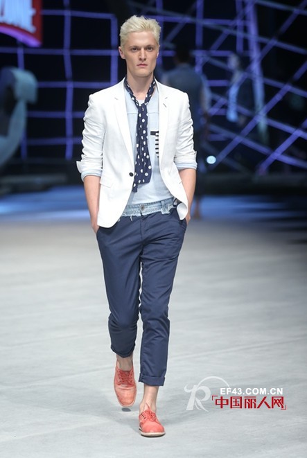 中国国际时装周:狼道•刘奕群牛仔装发布会“回归本土”