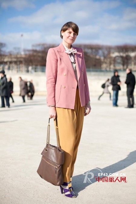 至IN反季节色调西服大当其道