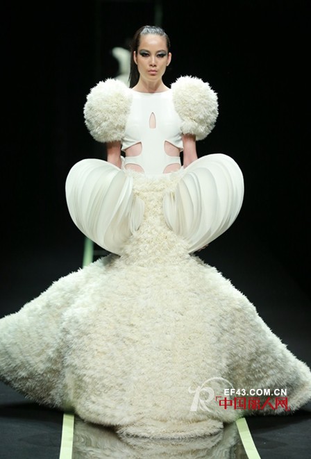 中国国际时装周:“耀若名伶”郝佳时装发布会