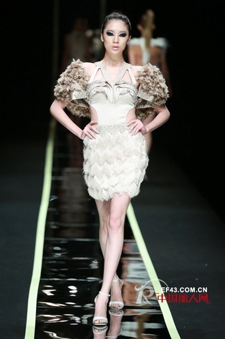 中国国际时装周:“耀若名伶”郝佳时装发布会